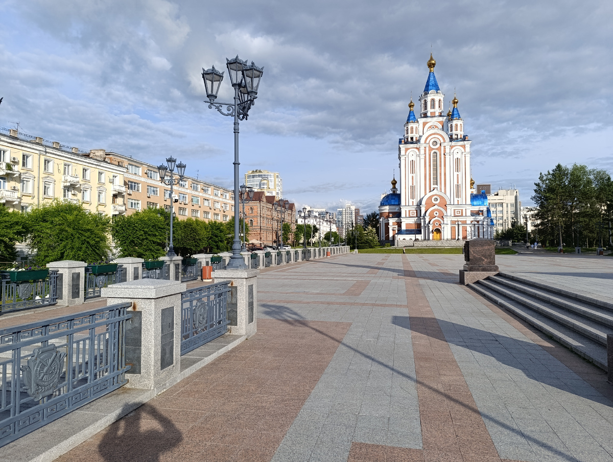 01. Вид с площади Воинской славы на улицу Тургенева