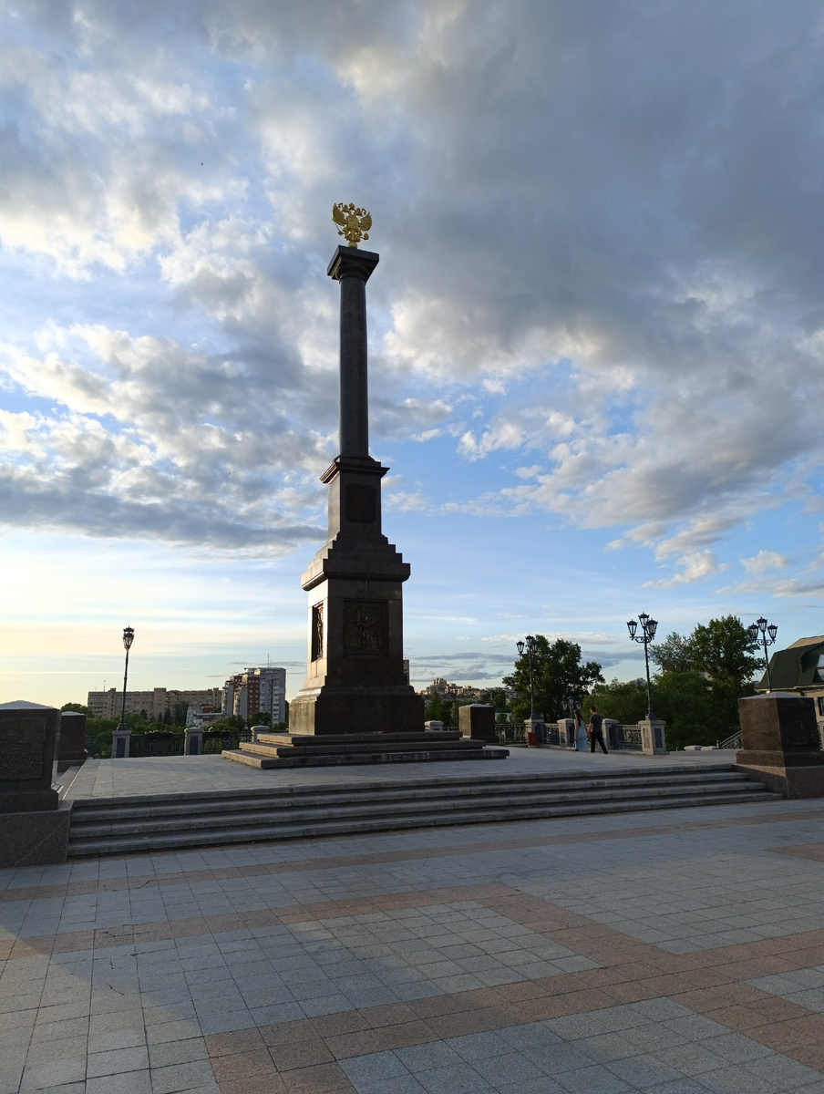 02. Стела "Город Воинской славы" на одноименной площади