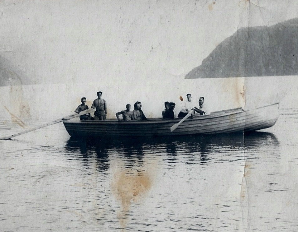 Карбуз (весельное судно). Фото из архива Алтайского заповедника.