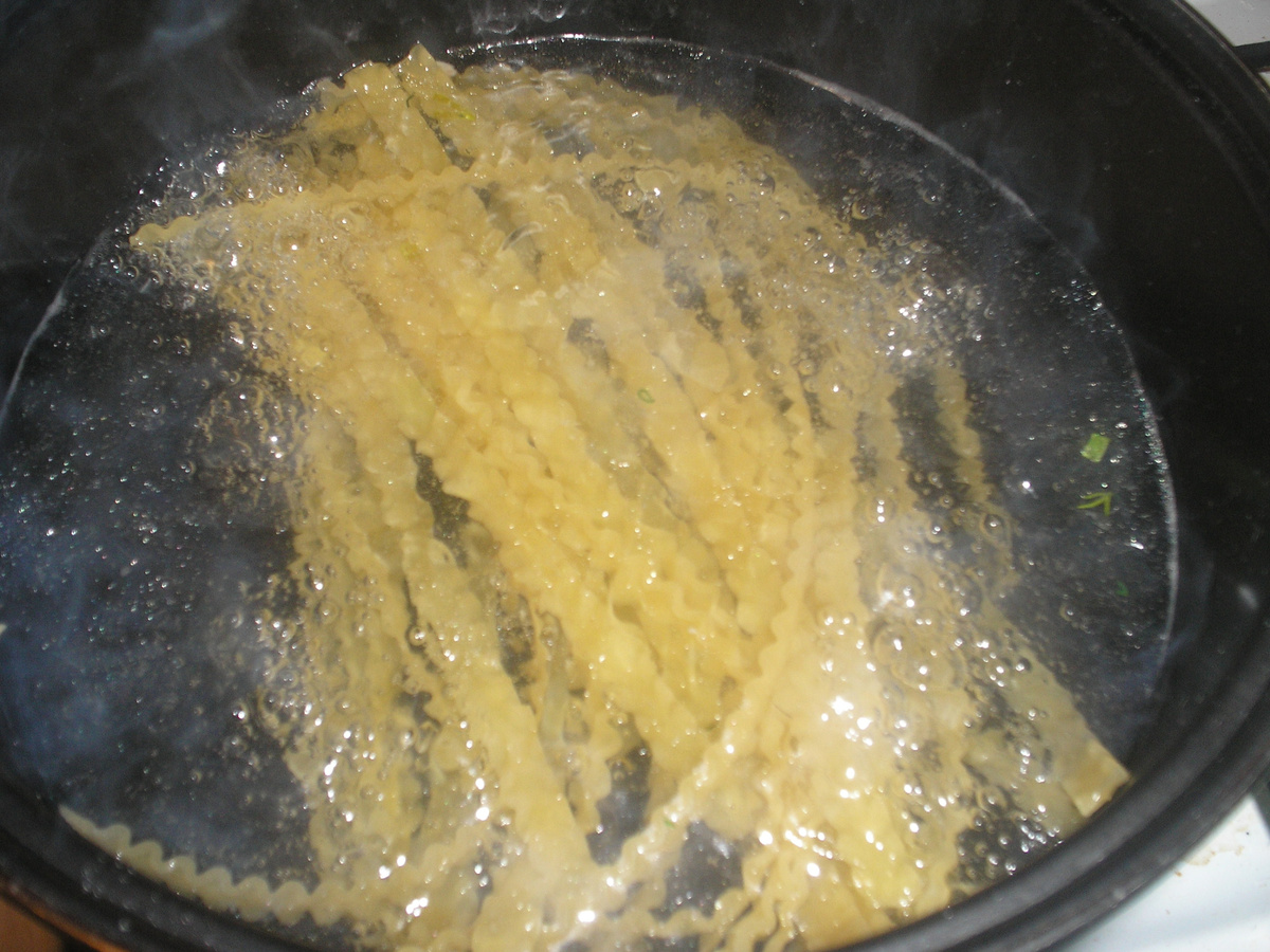 Вынимаем сразу, как только будут готовы.