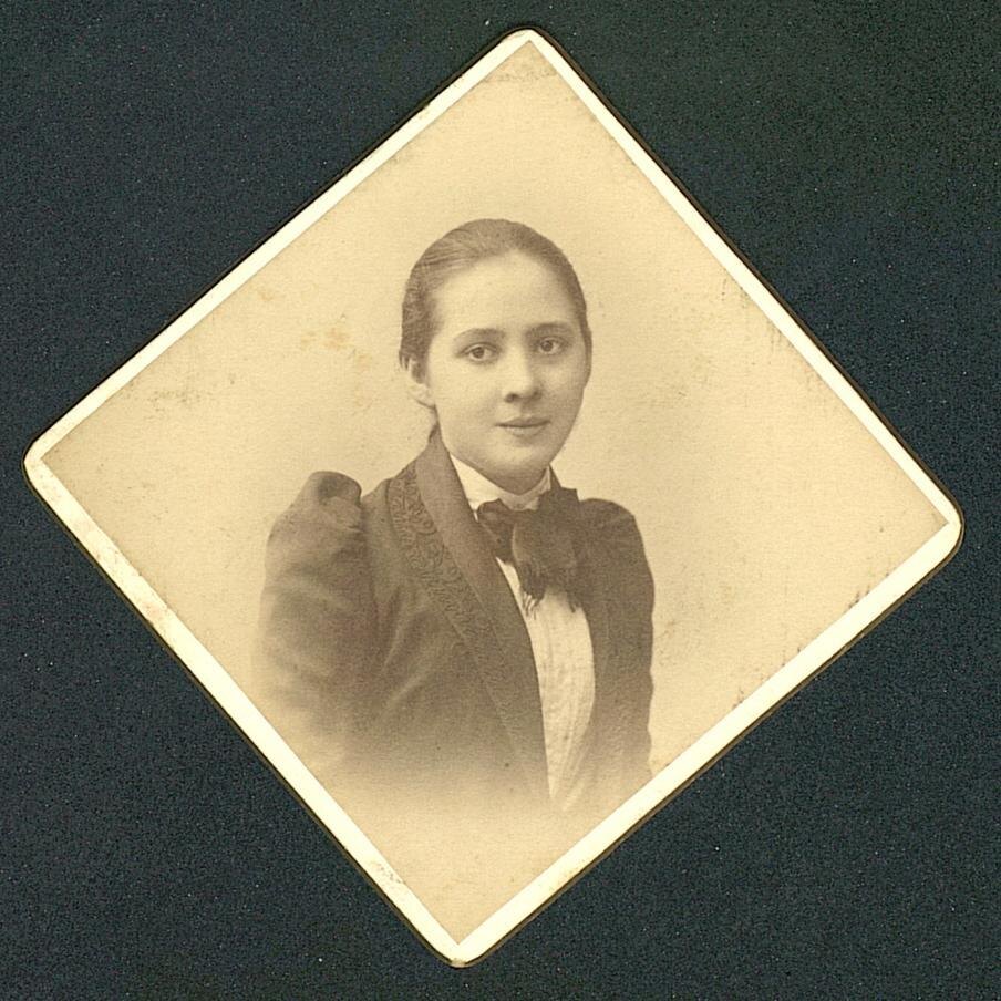 © "Музей-заповедник "Абрамцево""
Фотография. Мамонтова Вера С. Вена. 1890-е.