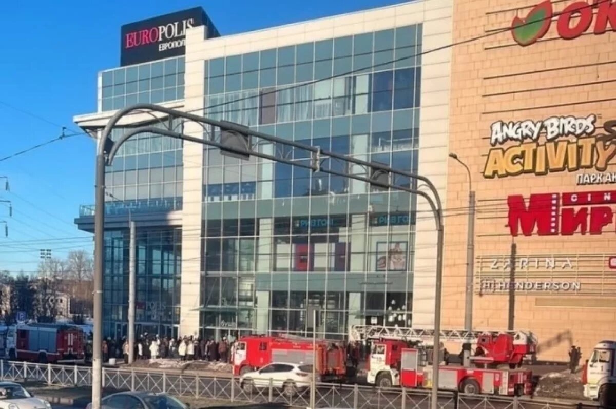    Из-за пожара из ТРК «Европолис» пришлось срочно эвакуировать людей