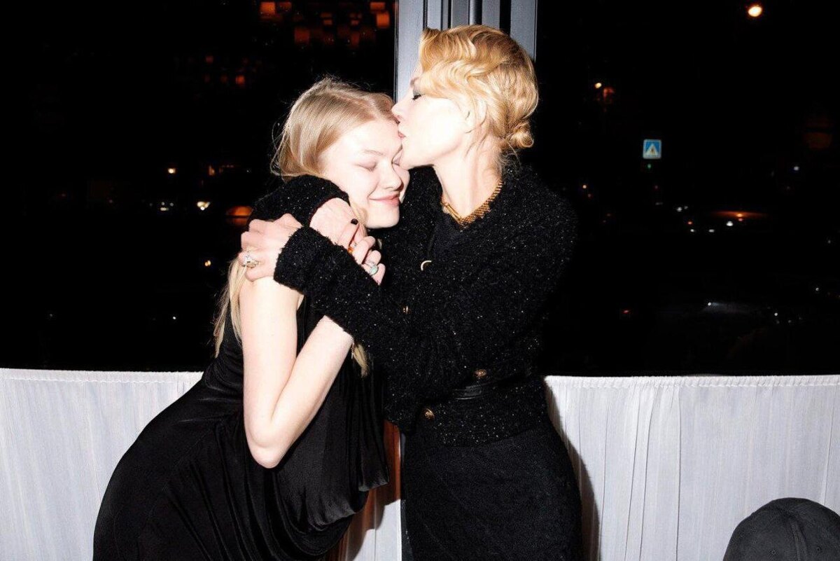    Рената Литвинова с дочерью Соцсети