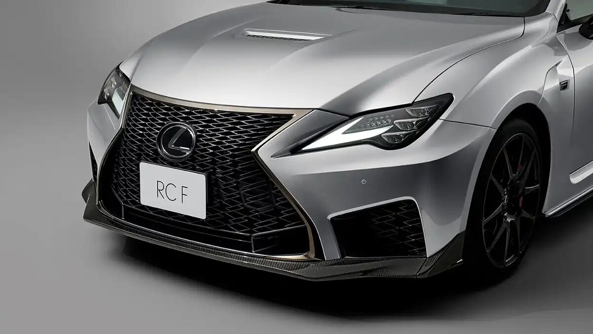 Lexus RC F Final Edition 2025 ид спереди