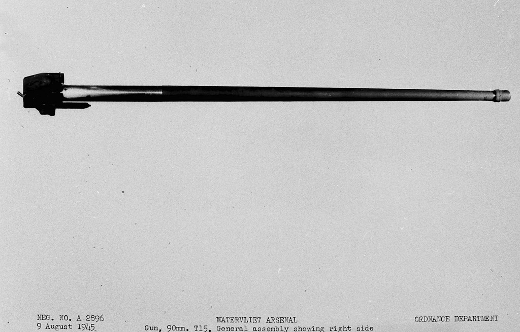 90-мм орудие T15, которое далее эволюционировало в T15E1.