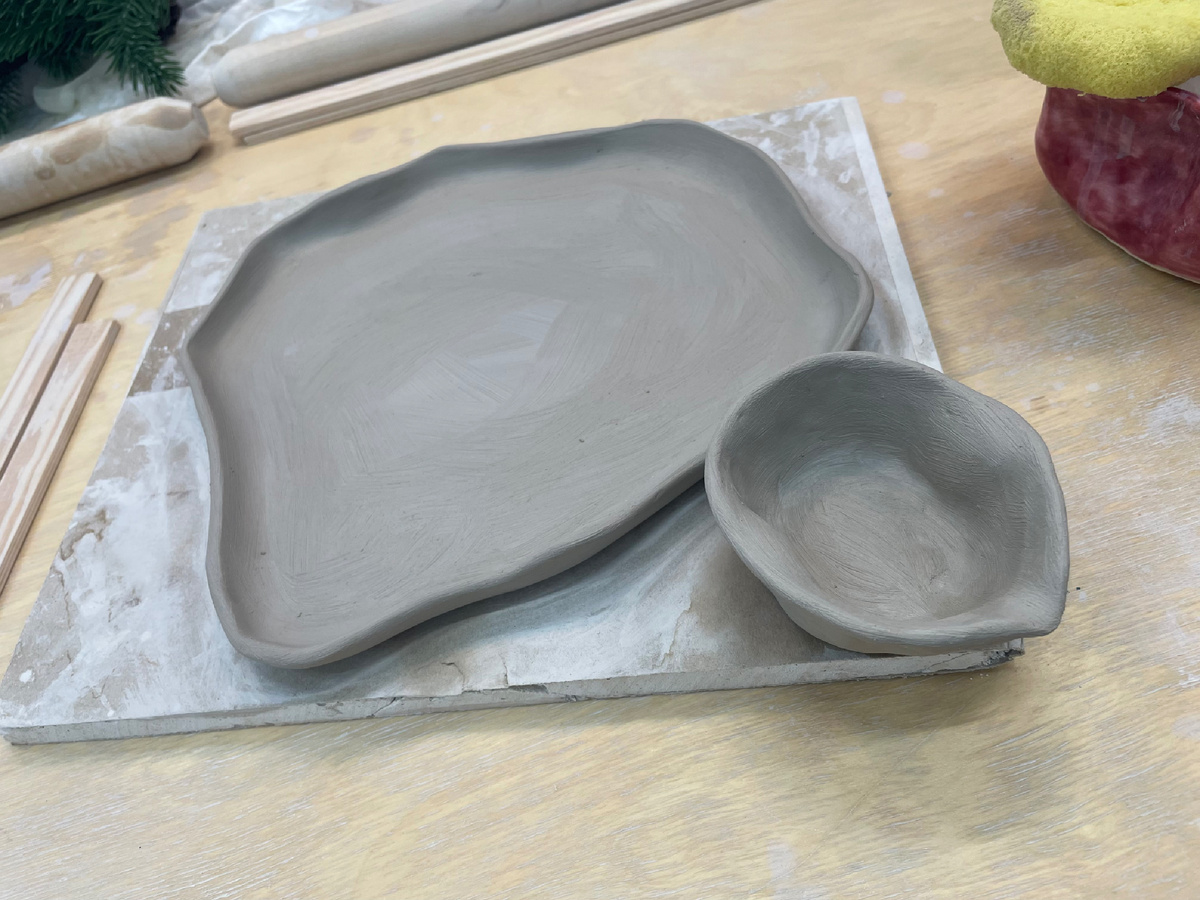 Мои слепленные тарелочка и соусничка