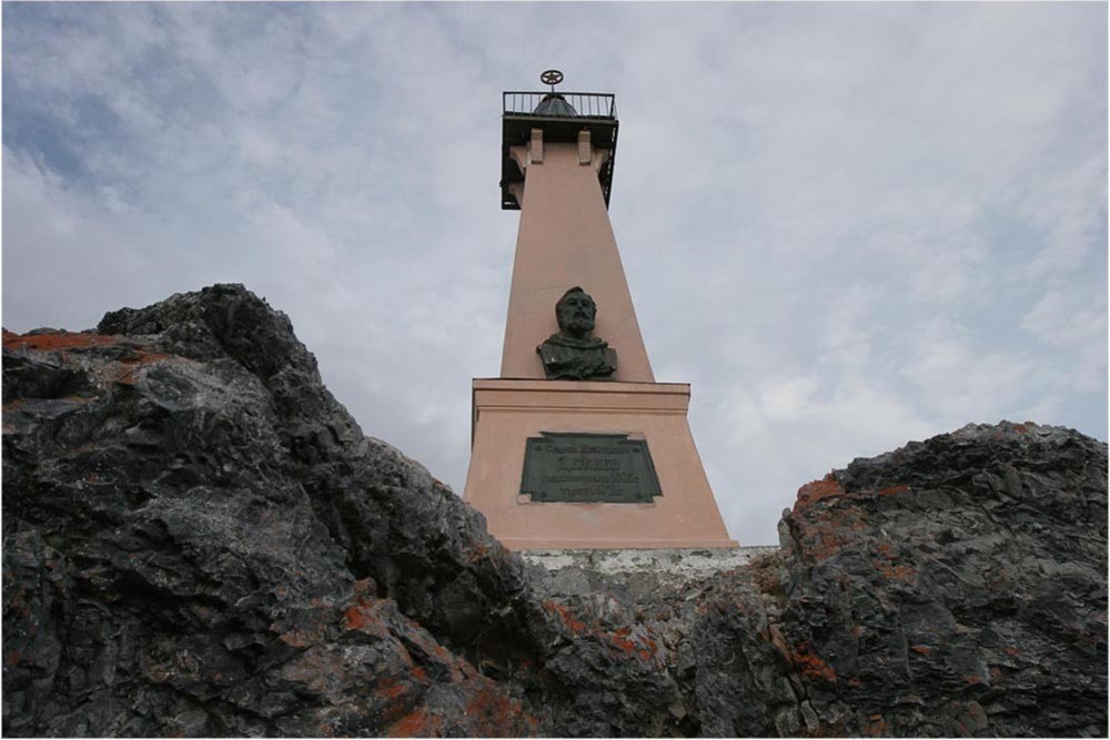 Маяк-памятник Семену Дежневу. Источник rg.ru
