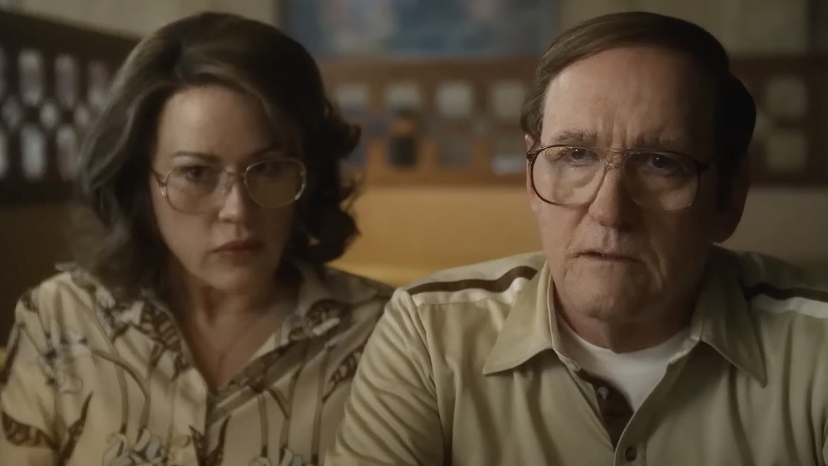 Кадр из сериала "Монстры: История Джеффри Дамера"