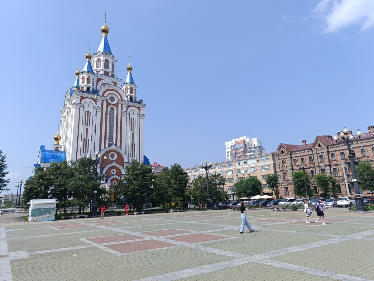 01. Вид на Успенский собор с Комсомольской площади