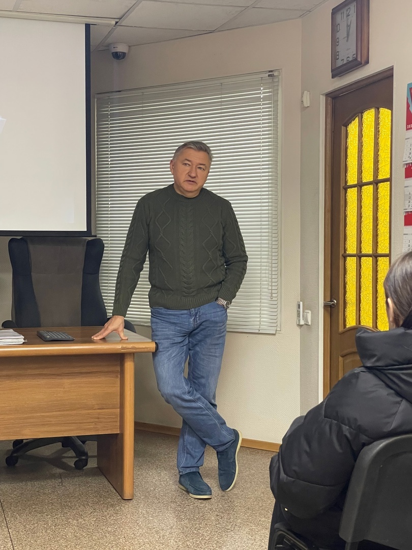 Генеральный директор АО"ЧЛМЗ"- Боглаев Владимир Николаевич.