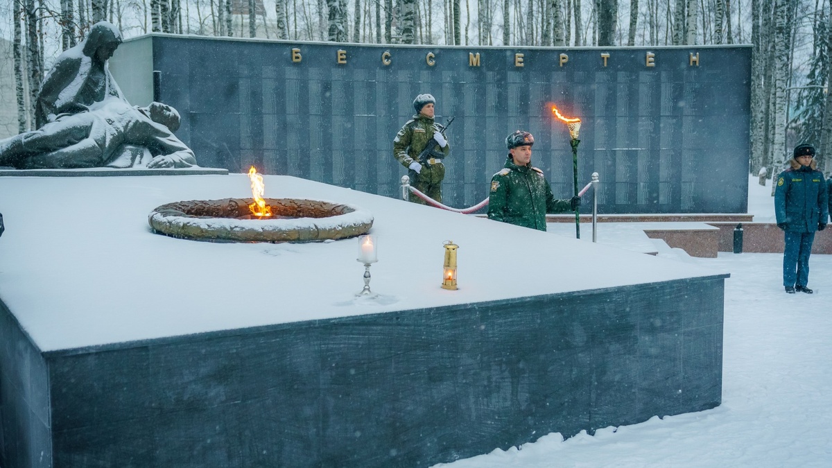    Спасатели привезли в Югру частицу Вечного огня из Мурманска