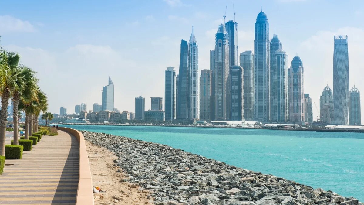 Набережная с видом на залив в Абу-Даби