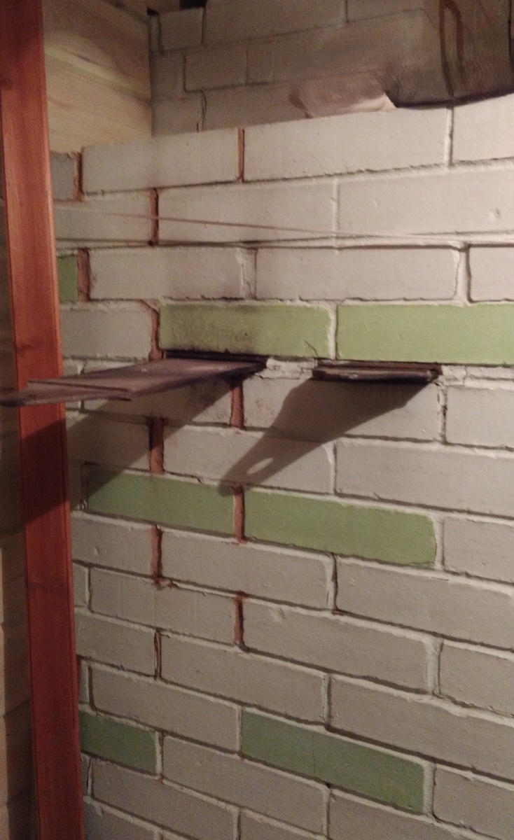 пытались реставрировать швы - не помогло