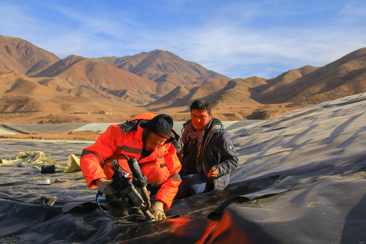 Монтаж геомембраны