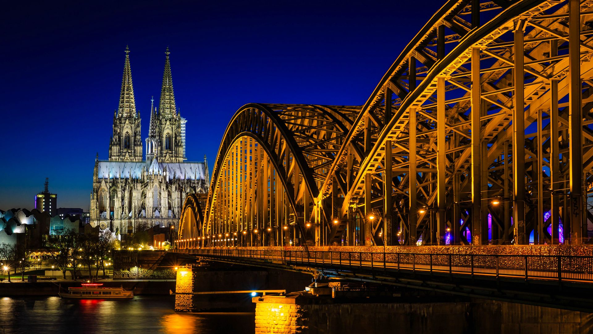 Одна из самый значимых достопремичательностей Германии - Кёльнский собор