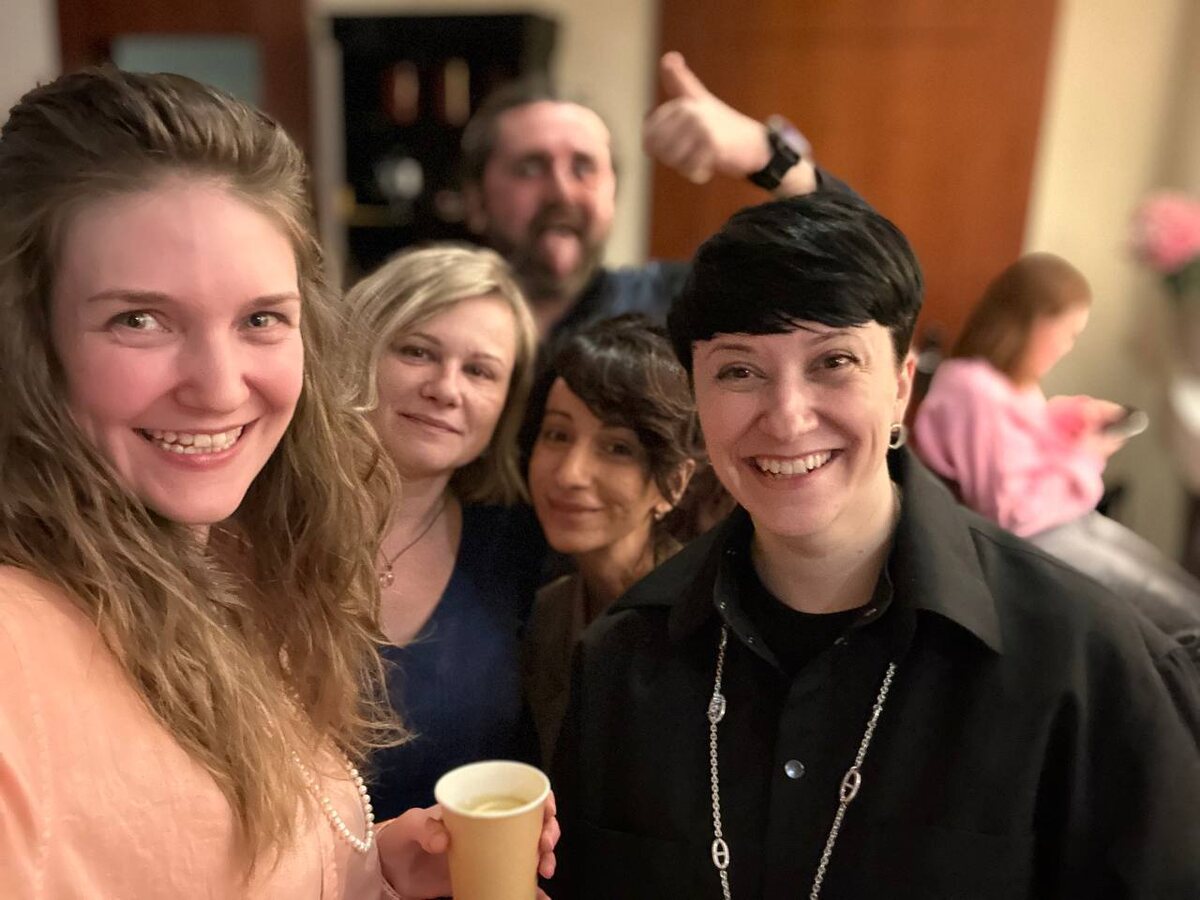 На фотографии – я вместе с другими участниками мастермайнда из 6 сессий, который проводит Маша Фокина. 