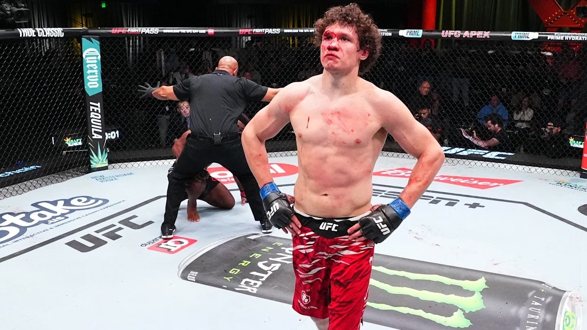     Роман Копылов победил Криса Кертиса на последних секундах боя