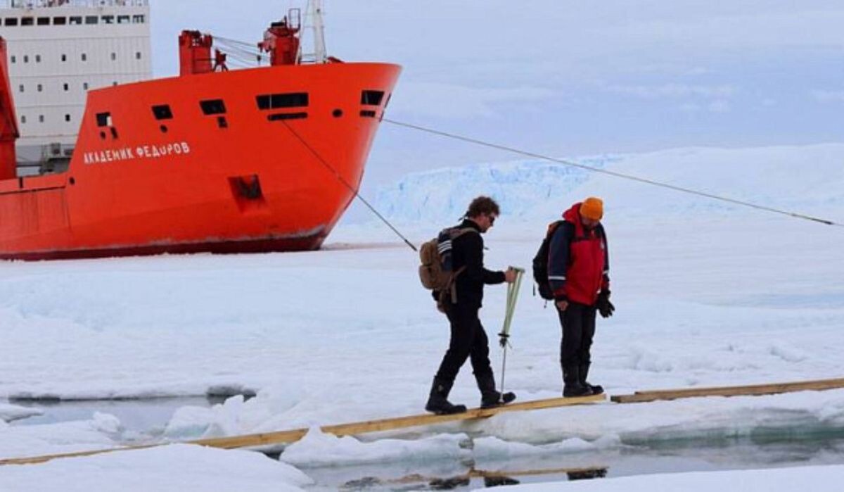    Новосибирцы поплыли в Антарктиду. Источник: nsktv.ru Автор фото: Виктор Бут / ТК "В сердце антарктики"