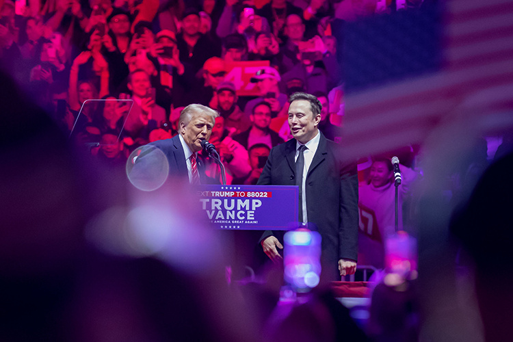    Американскому миллиардеру Илону Маску Трамп предложил возглавить новый департамент госэффективности США.   
Фото: © Michael Nigro/Keystone Press Agency/ www.globallookpress.com