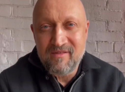    Фото: @goshakutsenko_official Илья Мартов