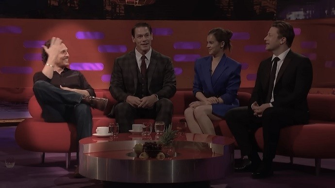 Безусловно, такие фишки как юмор, уверенность или умение слушать собеседника могут добавить баллов не только к харизме, но и к физическому влечению к вам, поэтому было бы логичнее вначале ознакомиться с этими фундаментальными штуками для социального роста.