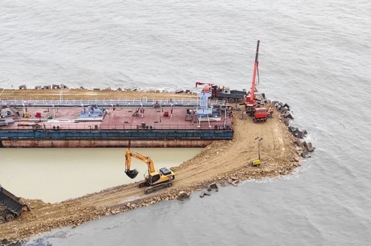    Для откачанного мазута с танкера у мыса Панагия выделят еще 30 цистерн