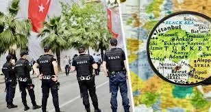 В начале января 2025 года шокирующая история потрясла общественность: российская туристка Лаура Писаренко, отдыхавшая в Турции, внезапно исчезла при загадочных обстоятельствах. 28-летняя женщина приехала на отдых из Нальчика и остановилась в одном из популярных курортных городов. Перед исчезновением она успела обратиться за помощью в Генеральное консульство России, но подробности её визита остались неизвестны.

По данным местной полиции, последний раз Лауру видели возле пляжа, однако её следы теряются уже спустя несколько часов. Её телефон был отключён, а вещи остались в номере отеля. Турецкие правоохранительные органы проводят масштабные поиски, но пока безуспешно.

Тем временем друзья и родственники Лауры организовали акцию в социальных сетях, распространяя информацию о её исчезновении и призывая всех, кто обладает какой-либо информацией, связаться с консульством или местной полицией. Ситуация приобрела широкий резонанс не только в России, но и за её пределами.

Эксперты указывают на возможную связь между исчезновением девушки и деятельностью преступных группировок, занимающихся торговлей людьми. Однако эта версия пока не подтверждена, и следствие продолжает рассматривать все возможные сценарии произошедшего.

Инциденты с пропажей туристов в Турции не редкость, особенно в популярных туристических зонах, где работают многочисленные мошеннические организации. В связи с этим Генеральное консульство России напомнило всем отдыхающим о важности соблюдения правил безопасности, в том числе избегания подозрительных мест и компаний незнакомых людей.

Семья Лауры надеется на скорейшее разрешение ситуации и просит власти Турции и России приложить все усилия для её возвращения домой. На текущий момент информация о развитии дела крайне ограничена, что лишь увеличивает напряжение вокруг этого происшествия.