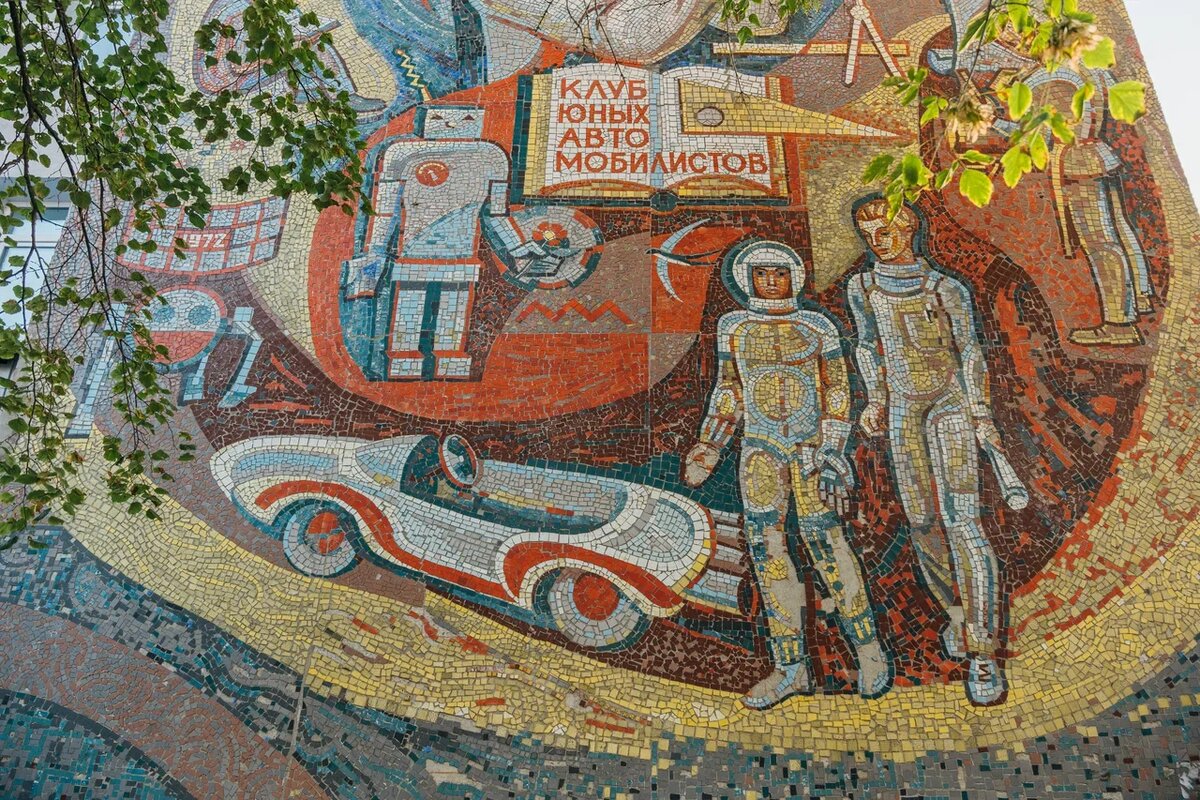 Автор работы — Дмитрий Арсенин, заслуженный художник РСФСР