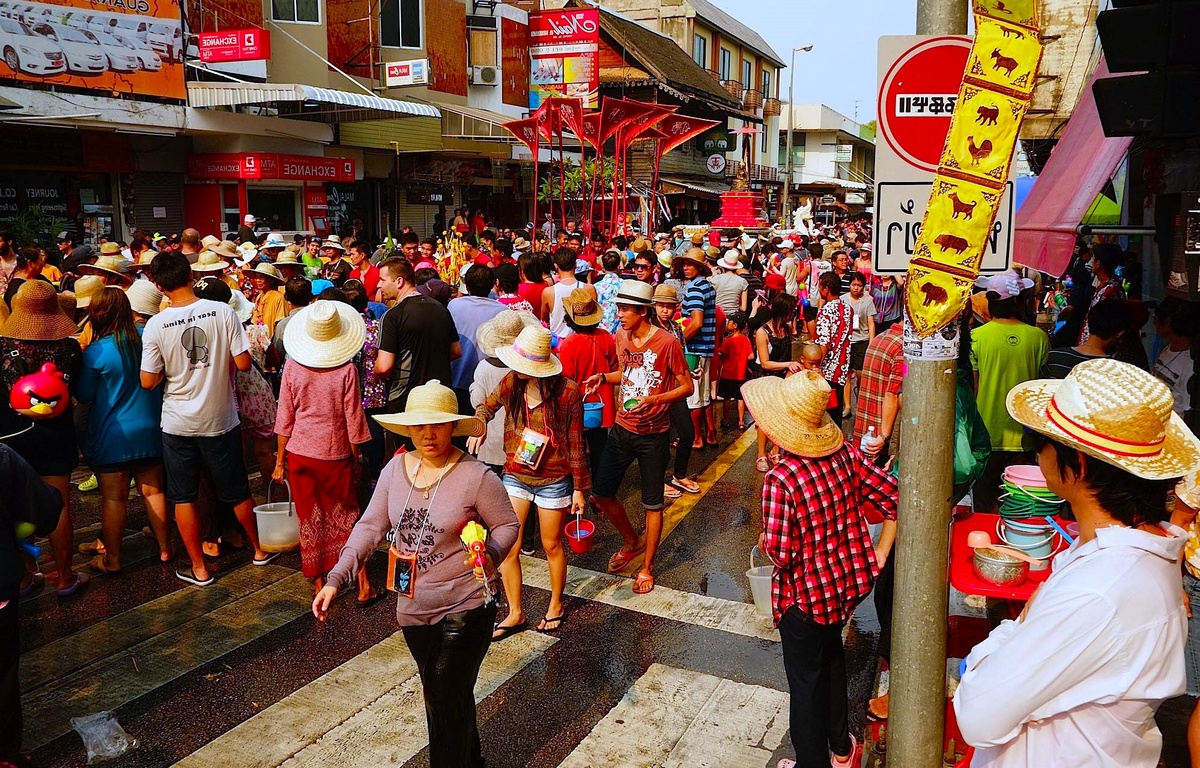 Любой большой город с толпами туристов становится привлекательным для мошенников