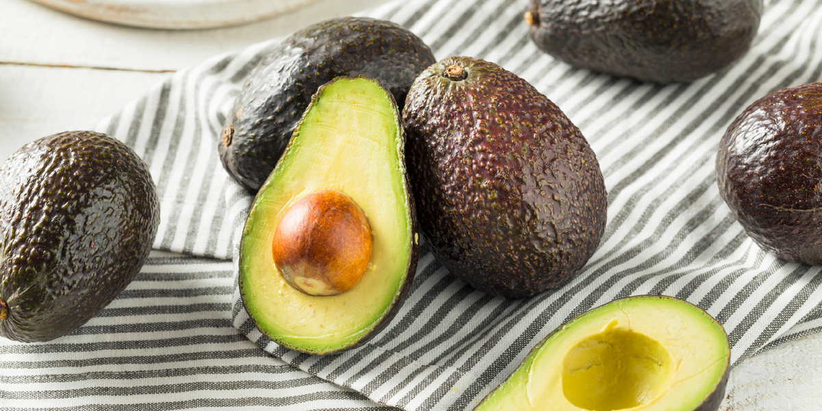 Спелый авокадо