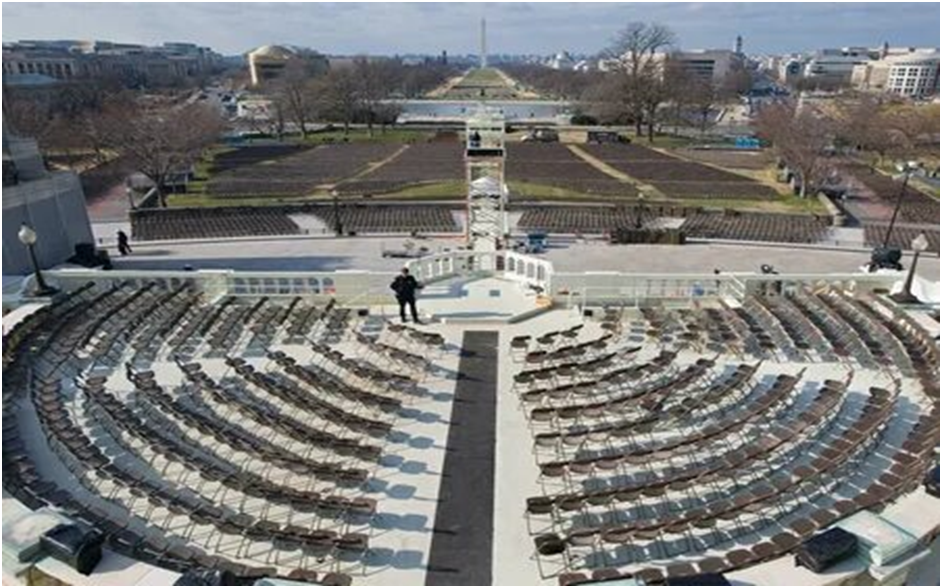 Солнце восходит на Национальной аллее во время репетиции инаугурации в воскресенье. (Джейбин Ботсфорд/The Washington Post)