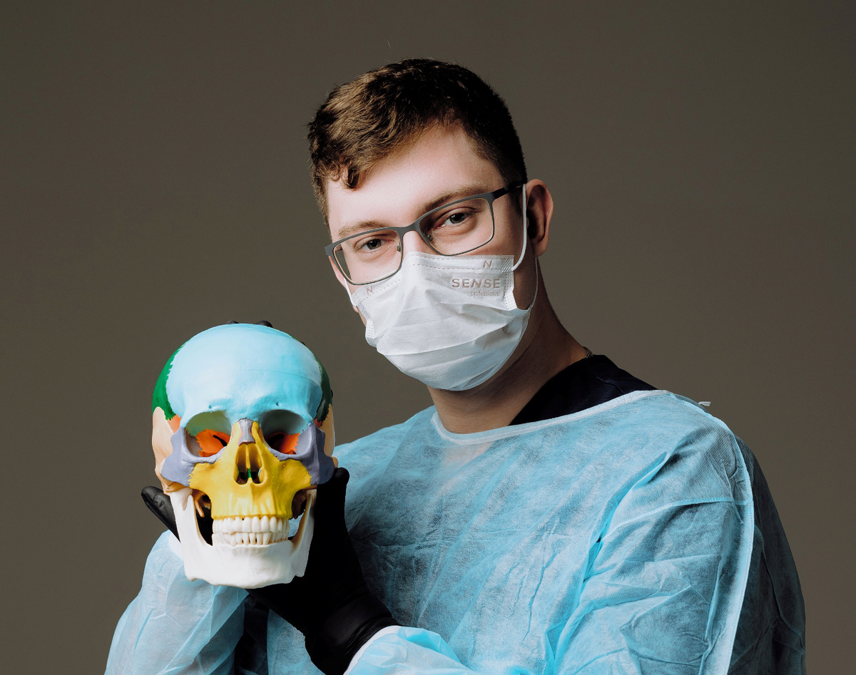 Глеб Михайлович Табаков – врач-стоматолог ортопед клиники ПРАЙМ на Есенина, 110.