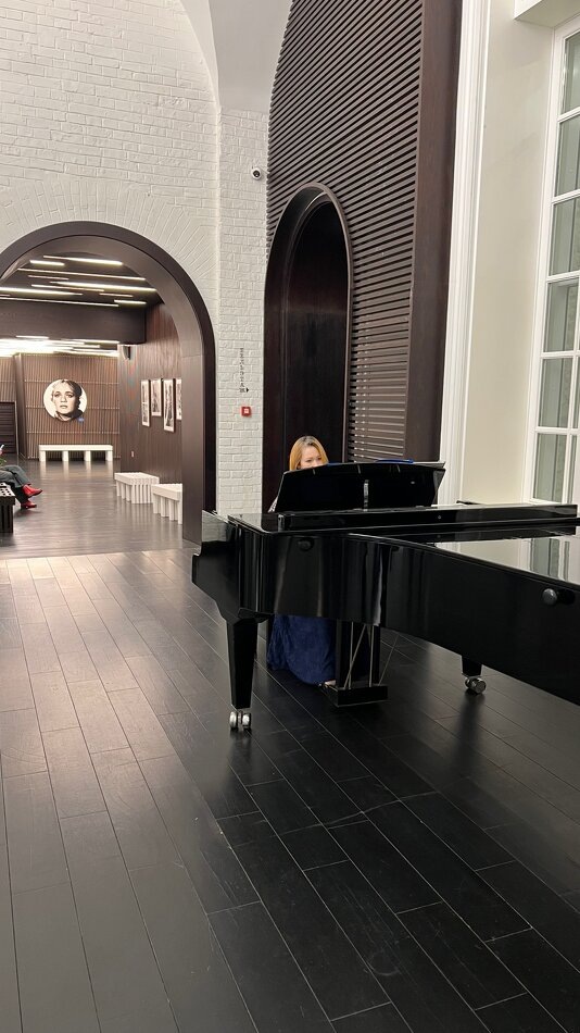 Листайте вправо, чтобы увидеть больше изображений