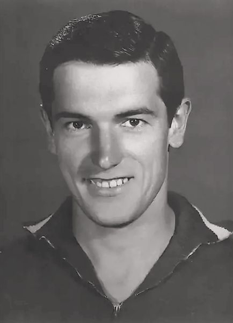 Его талант футболиста был очевиден – любой дворовой матч заканчивался победой той команды, где участвовал Валерий Иванович. 