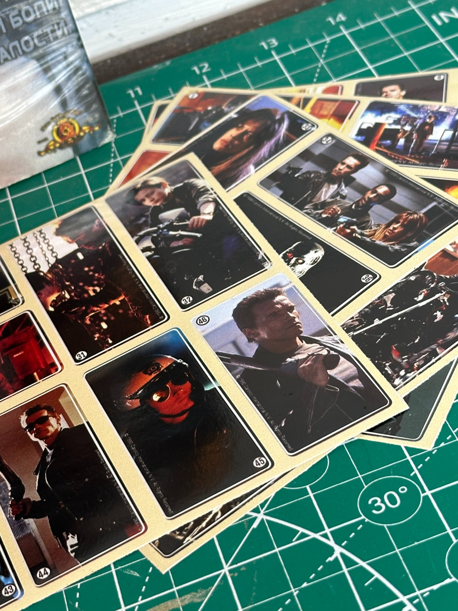 Это сейчас можно найти практически любую наклейку, а в нашем дестсве "повторки" жутко бесили. Жвачки были не так интересны, поэтому покупались не ради вкуса, а для коллекции.