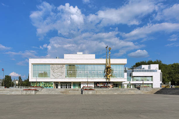 Перед вами мой самый первый театр в жизни!…