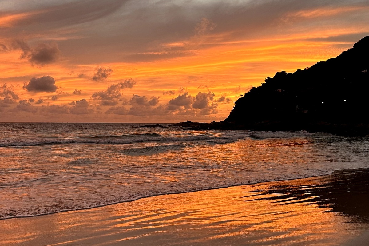 Закат на пляже Най Харн. Фото из личного архива Виктории Подольской.