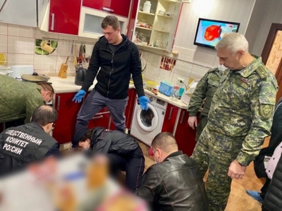 Криминалисты работают на место ЧП, где и нашли Катю.