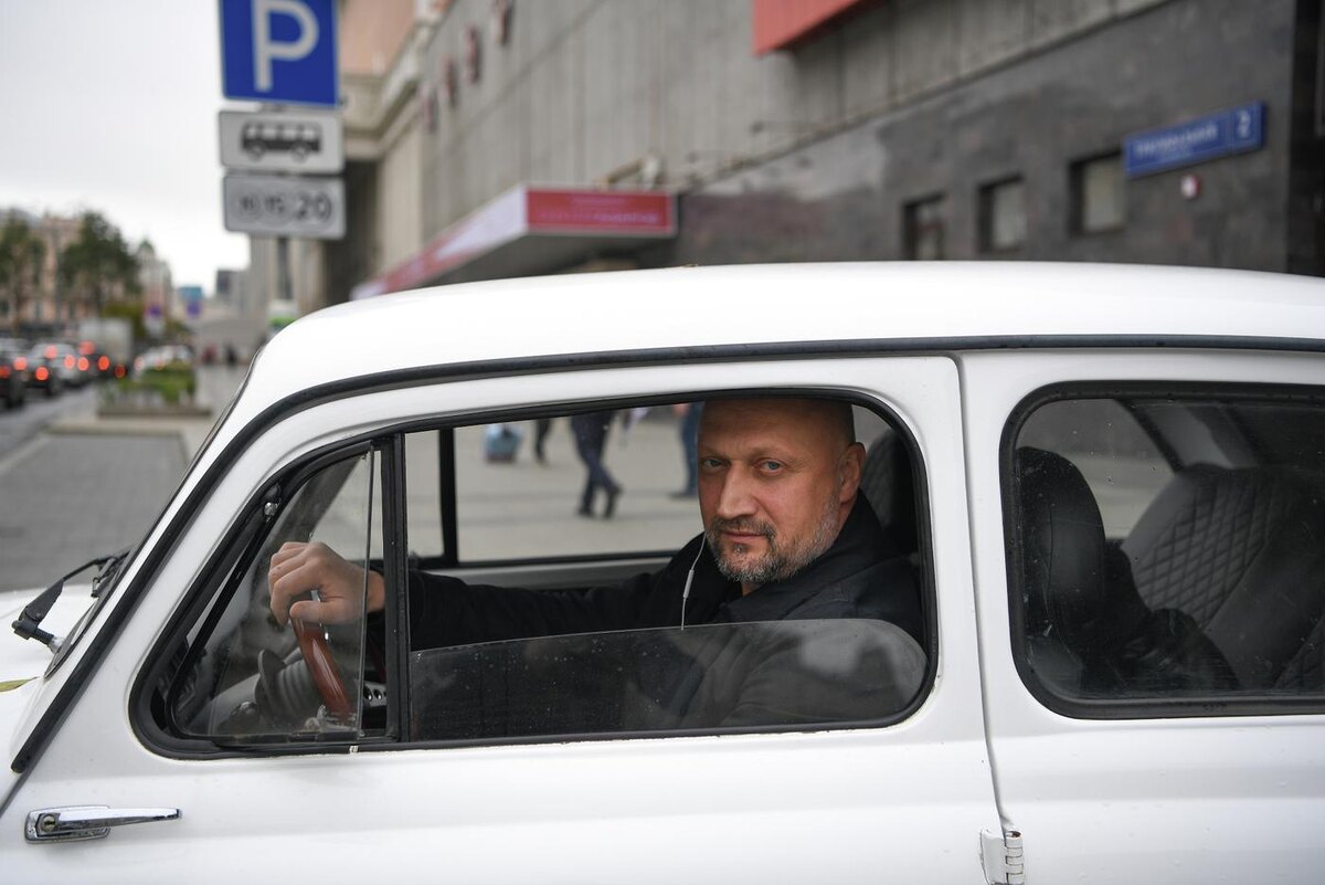 Гоша Куценко давно является поклонником ретроавтомобилей. Светлана Шевченко / © РИА "Новости"