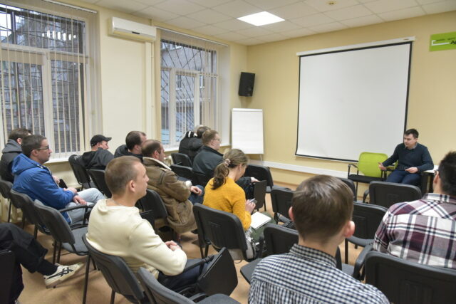     Собрание по организации забастовки таксистов в Воронеже