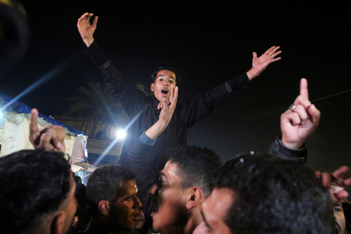 Жители сектора Газа празднуют принятие соглашения о прекращении огня с Израилем, 15 января 2025 года    📷