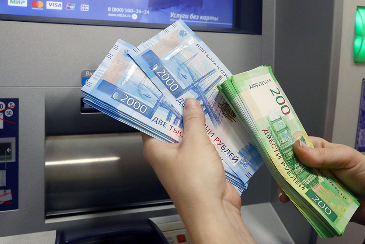 Почему россияне запасаются наличными деньгами?