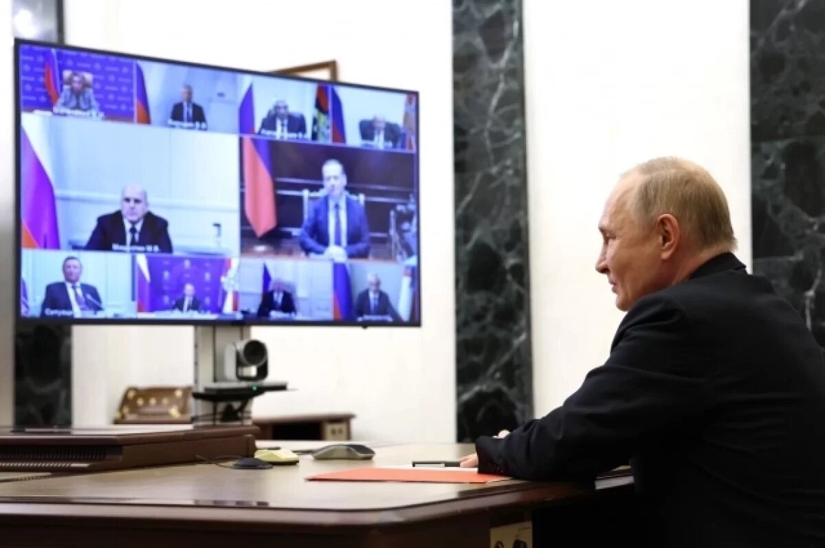    Путин и члены Совбеза обсудили отношения с будущей администрацией США