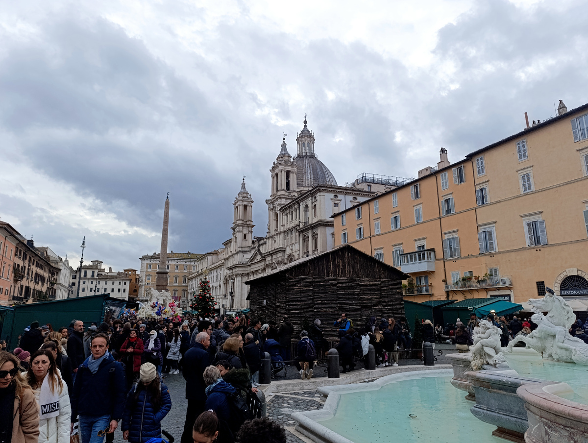 Площадь Навона, заполненная народом