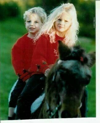 Тейлор с братом Остином. Источник ru.pinterest.com