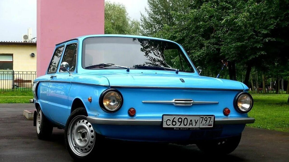 В раритетном автомобиле сегодня было найдено тело женщины. Социальные сети