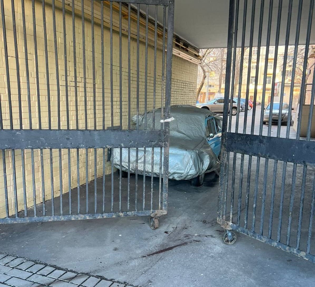 В раритетном автомобиле сегодня было найдено тело женщины. Социальные сети