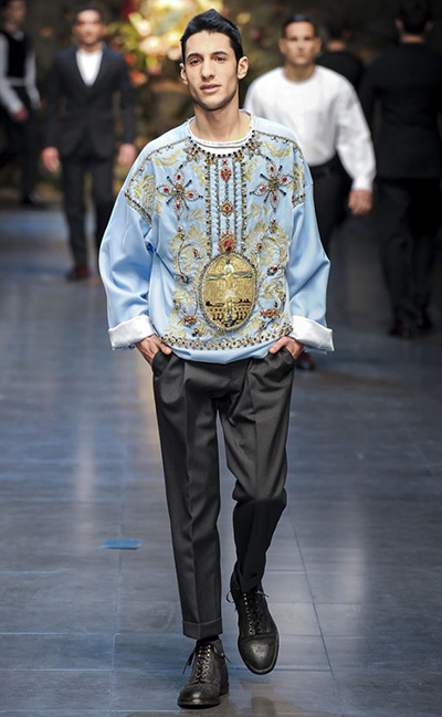 Всё чаще можно встретить одежду в этно-стиле и на подиумах