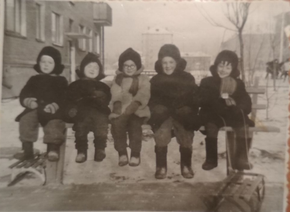 Все в шубах! 1966 г. Из архива Пятый элемент Хорошего больше.