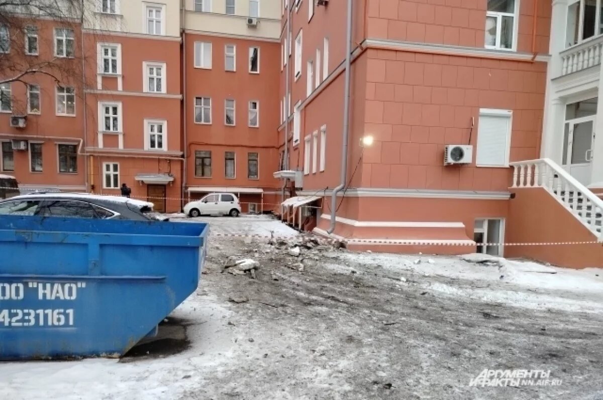    СК проводит проверку по обрушению фасада на Верхневолжской набережной